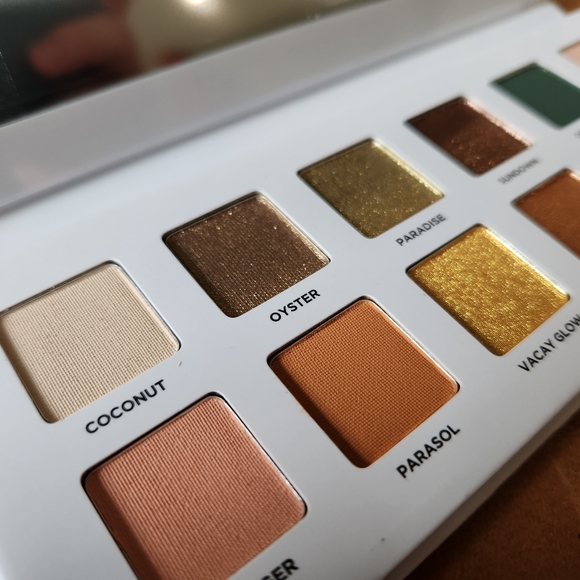 Beachside Babe Eyeshadow Palette ICONIC LONDON - Picture 5 of 9